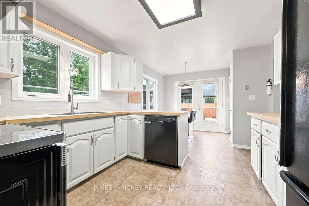 4 BANTING DRIVE