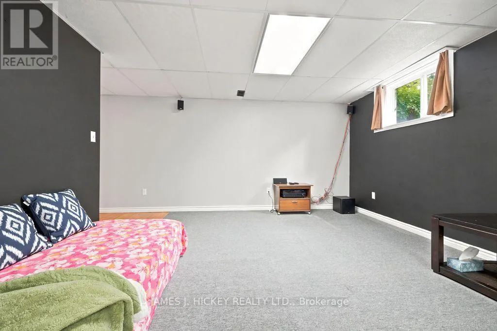 4 BANTING DRIVE