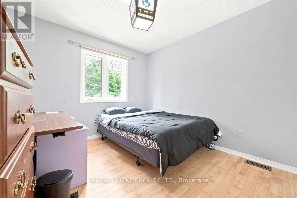 4 BANTING DRIVE