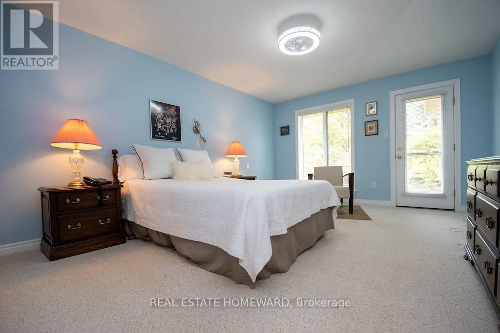8 ISLAND BAY DRIVE