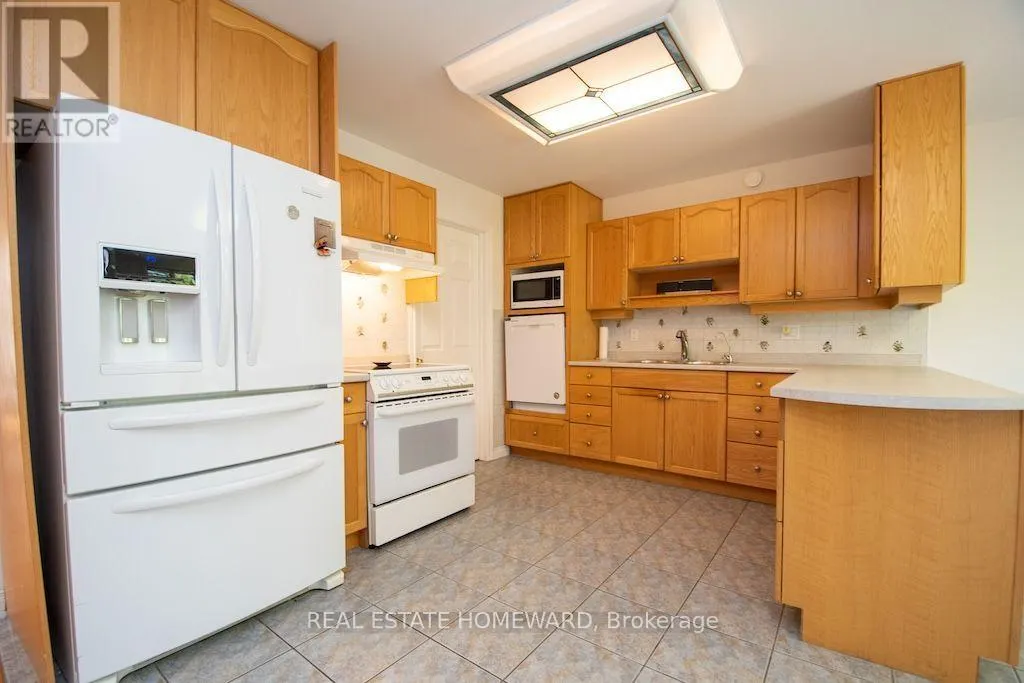 8 ISLAND BAY DRIVE