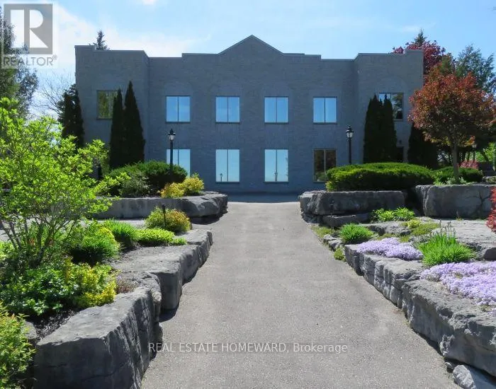 8 ISLAND BAY DRIVE