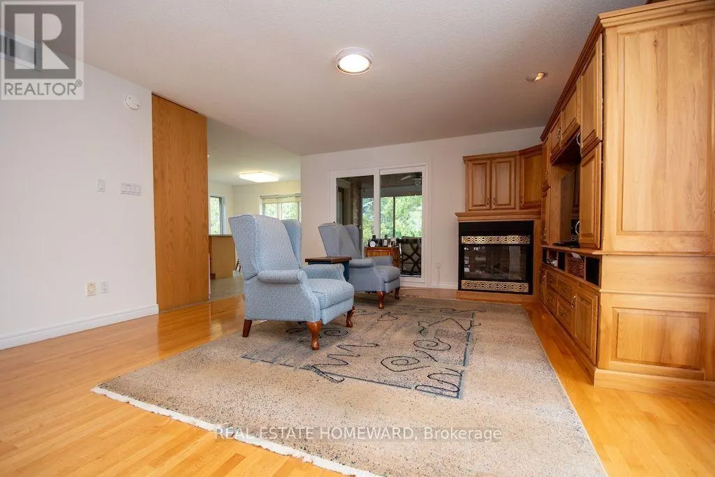 8 ISLAND BAY DRIVE