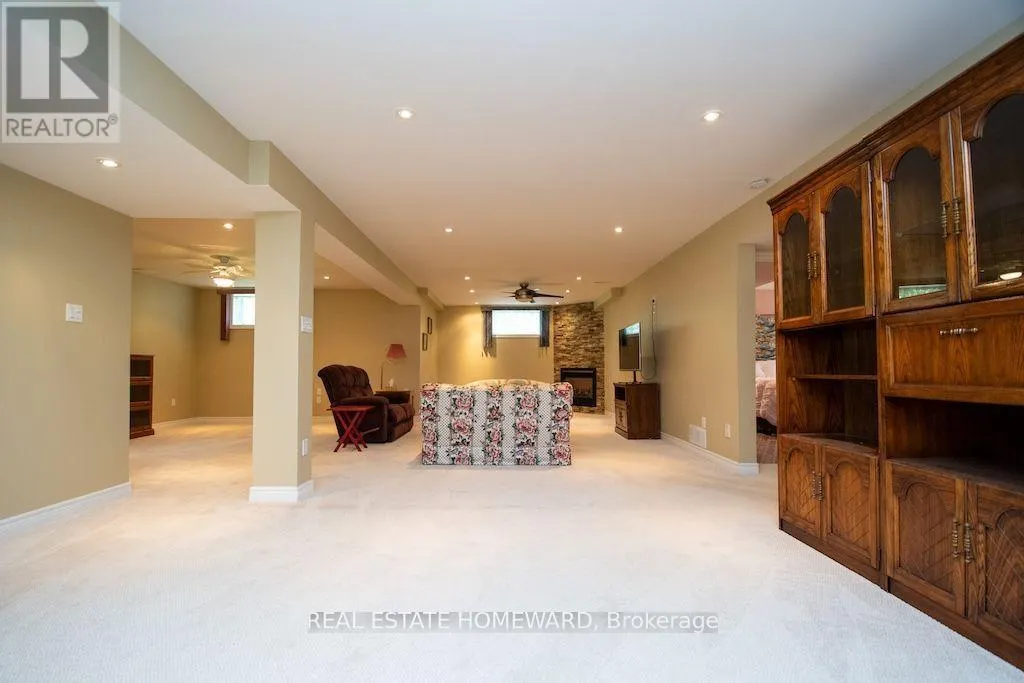 8 ISLAND BAY DRIVE