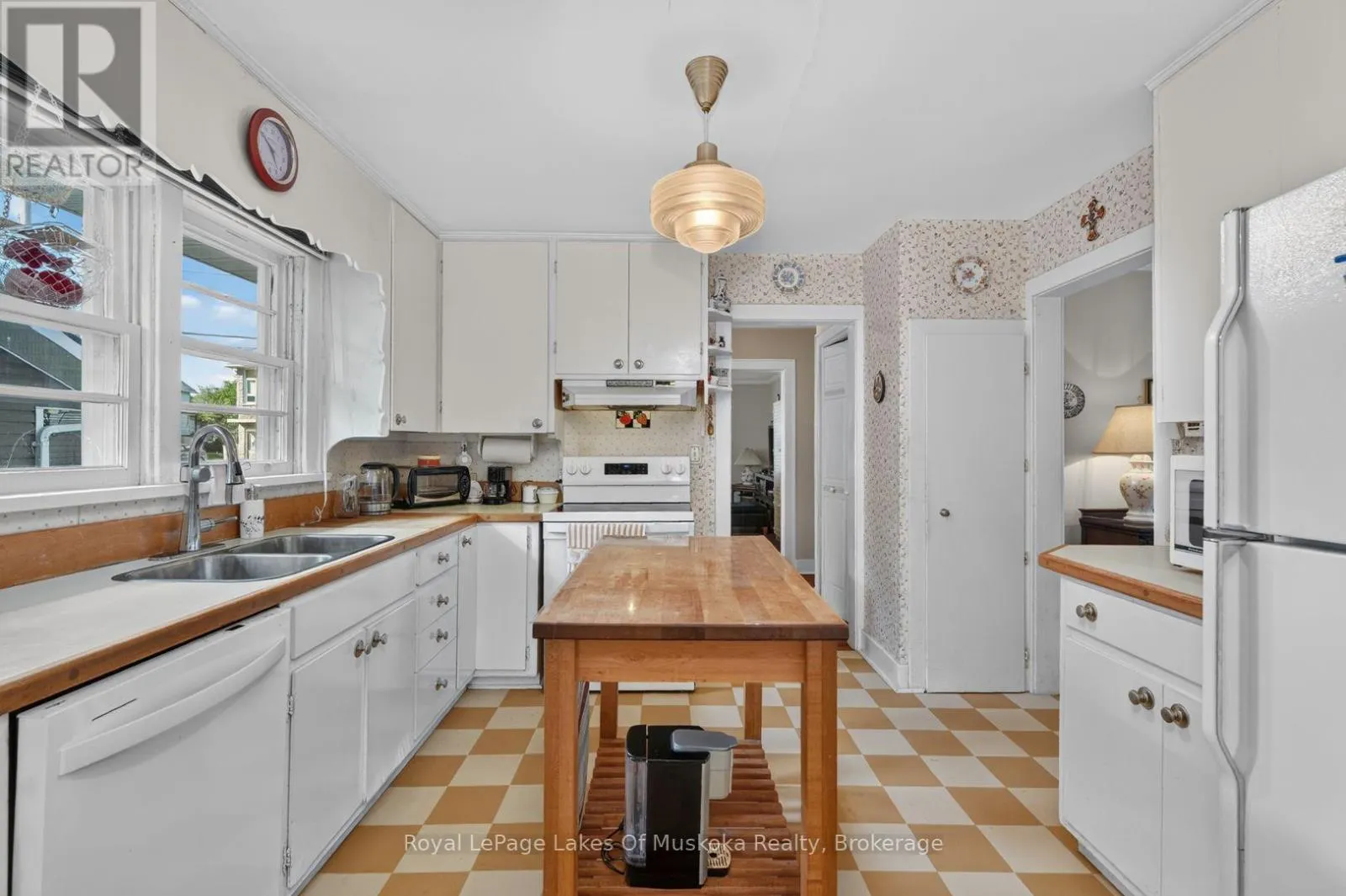 2 MOUNTVIEW AVENUE