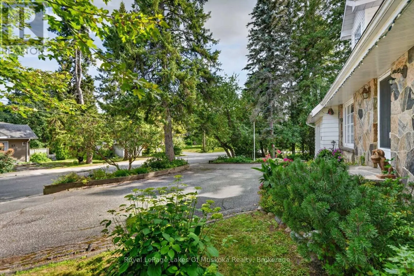 2 MOUNTVIEW AVENUE