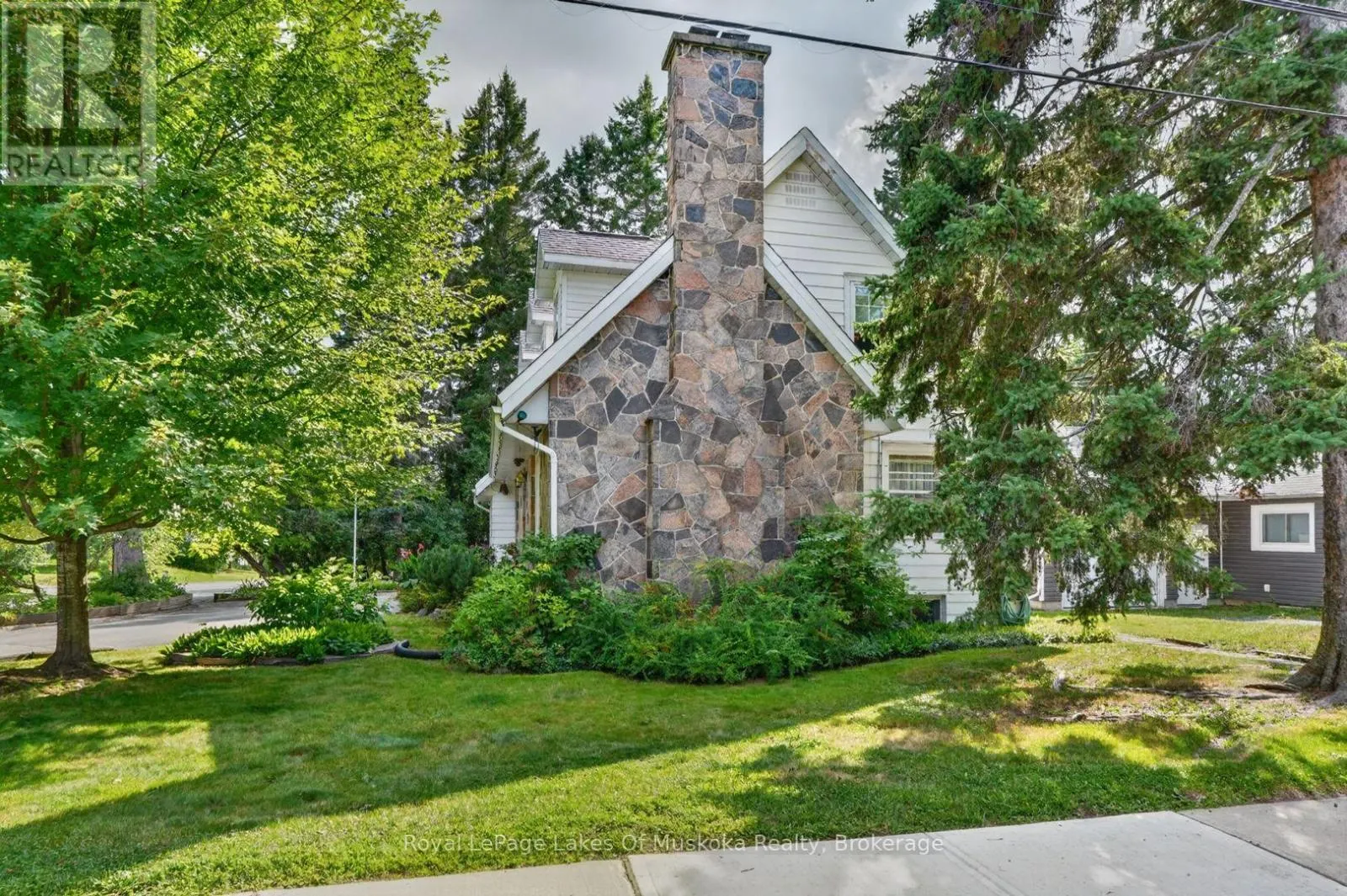 2 MOUNTVIEW AVENUE
