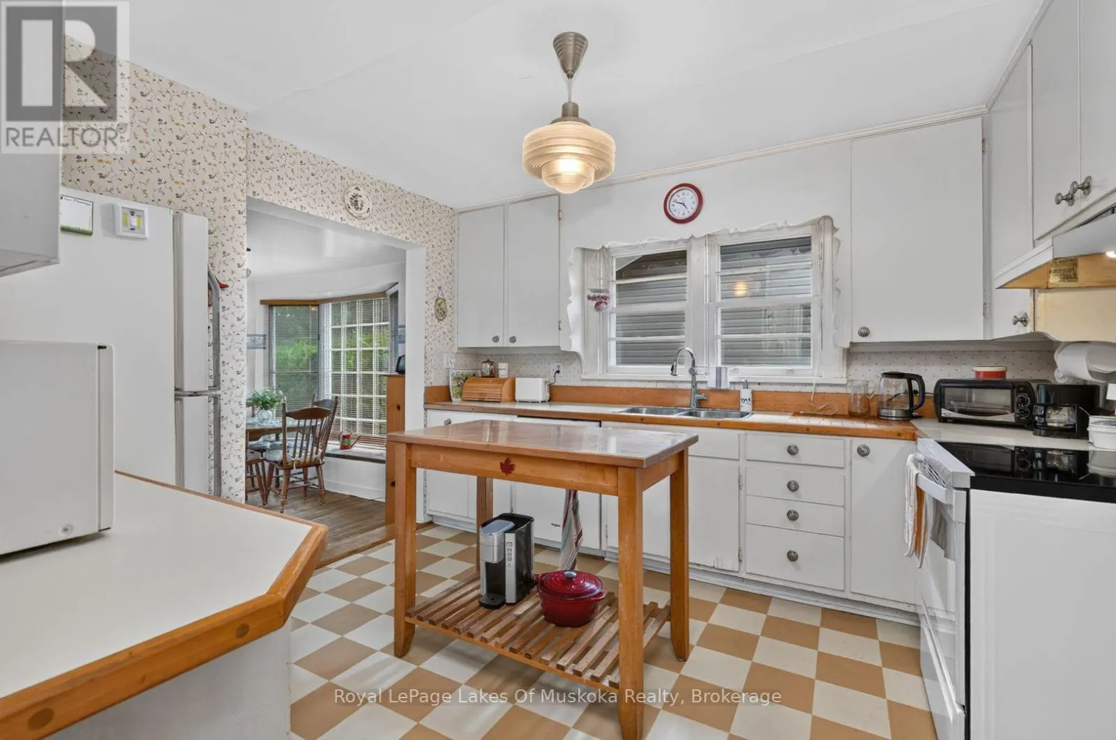 2 MOUNTVIEW AVENUE