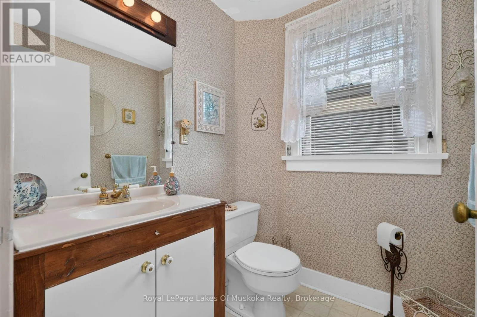 2 MOUNTVIEW AVENUE