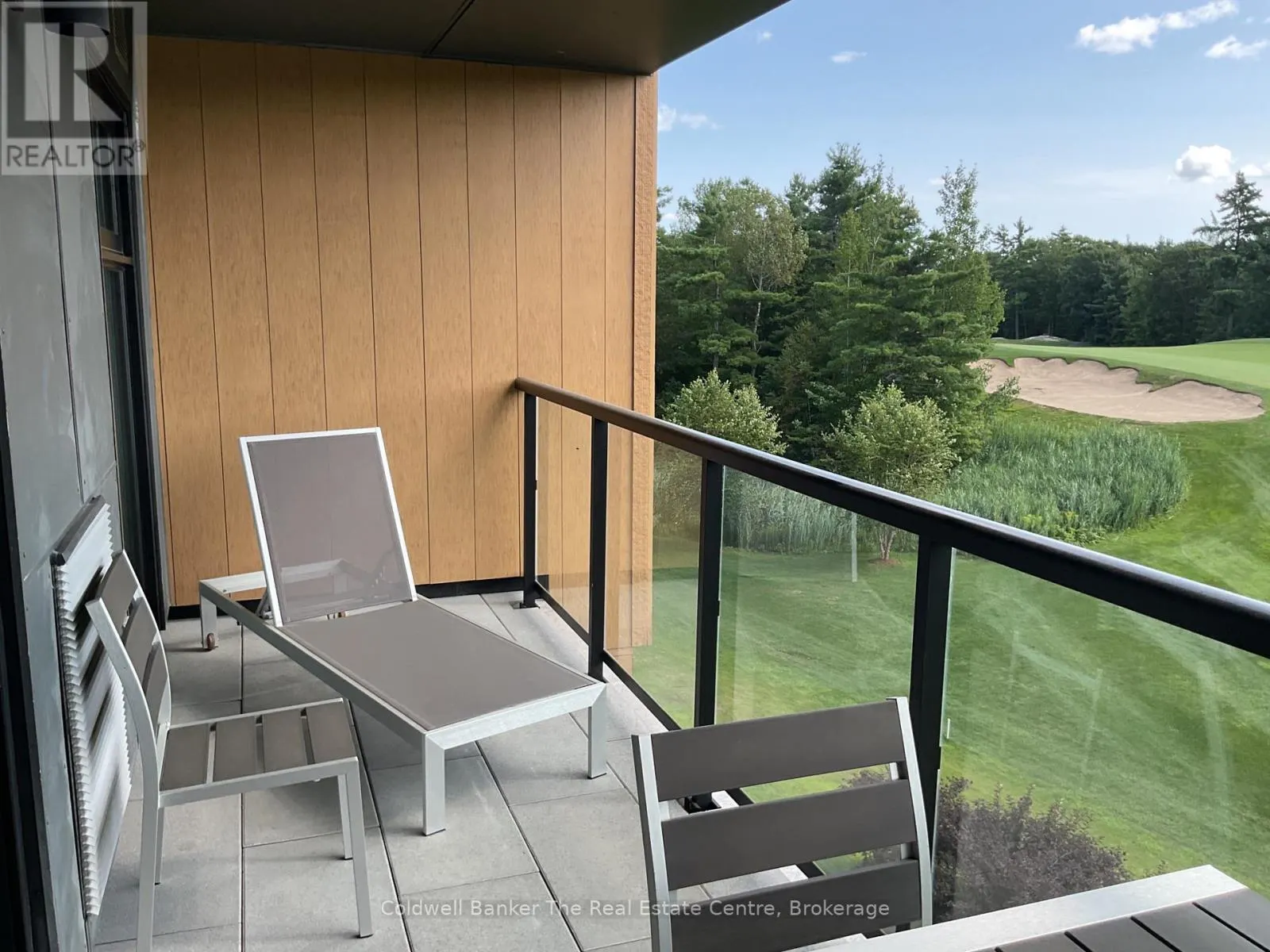 305 - 120 CARRICK TRAIL #305