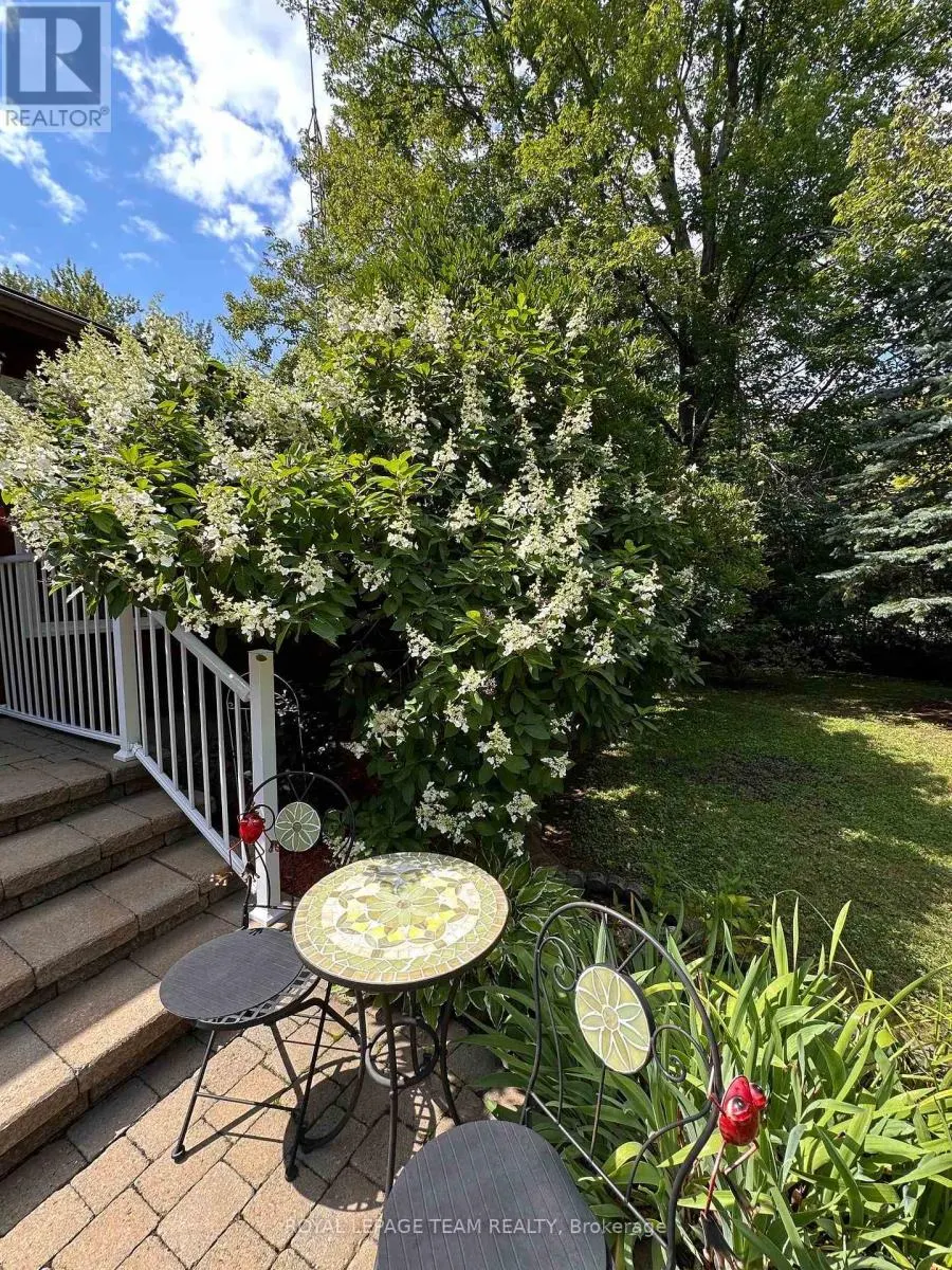 1663 CHRISTINA CRESCENT