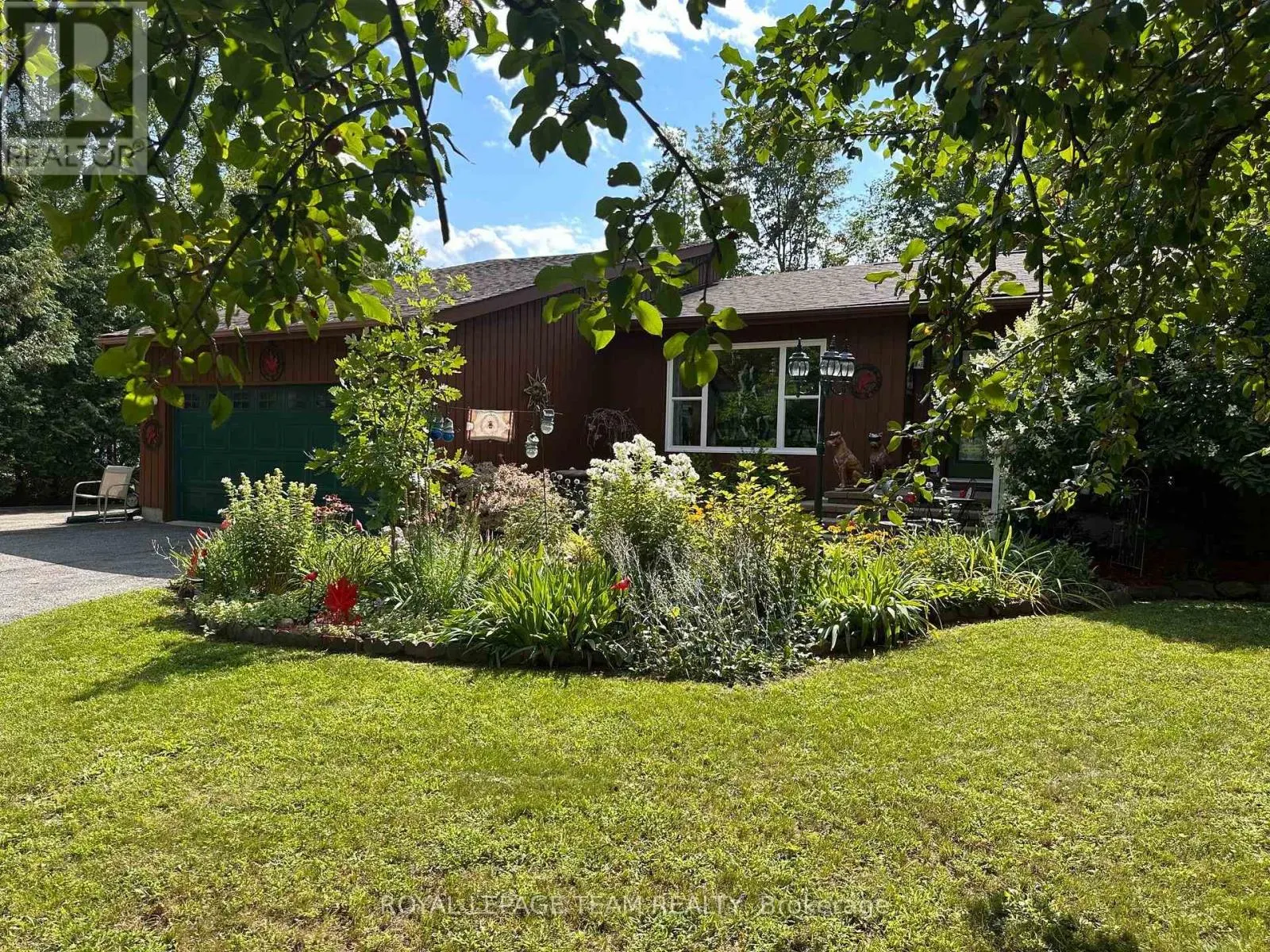 1663 CHRISTINA CRESCENT