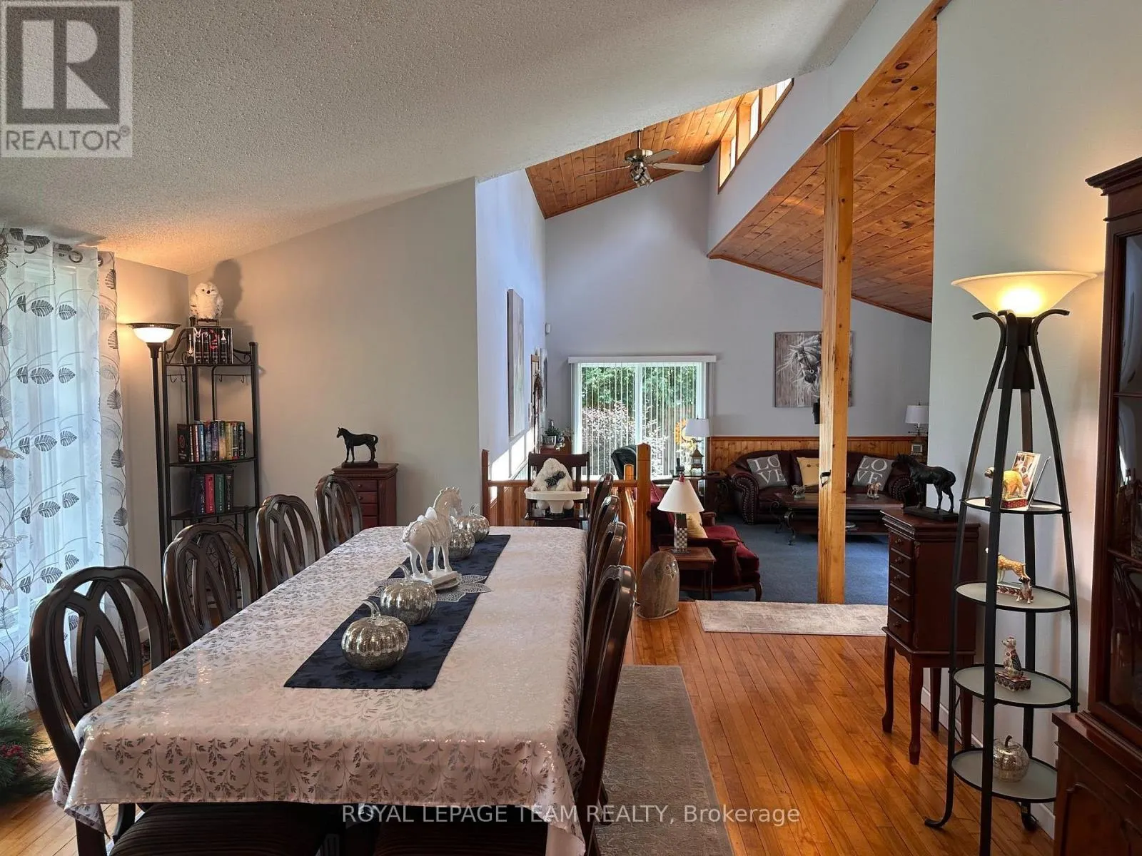 1663 CHRISTINA CRESCENT