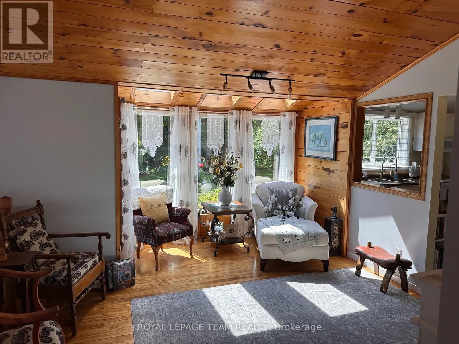 1663 CHRISTINA CRESCENT