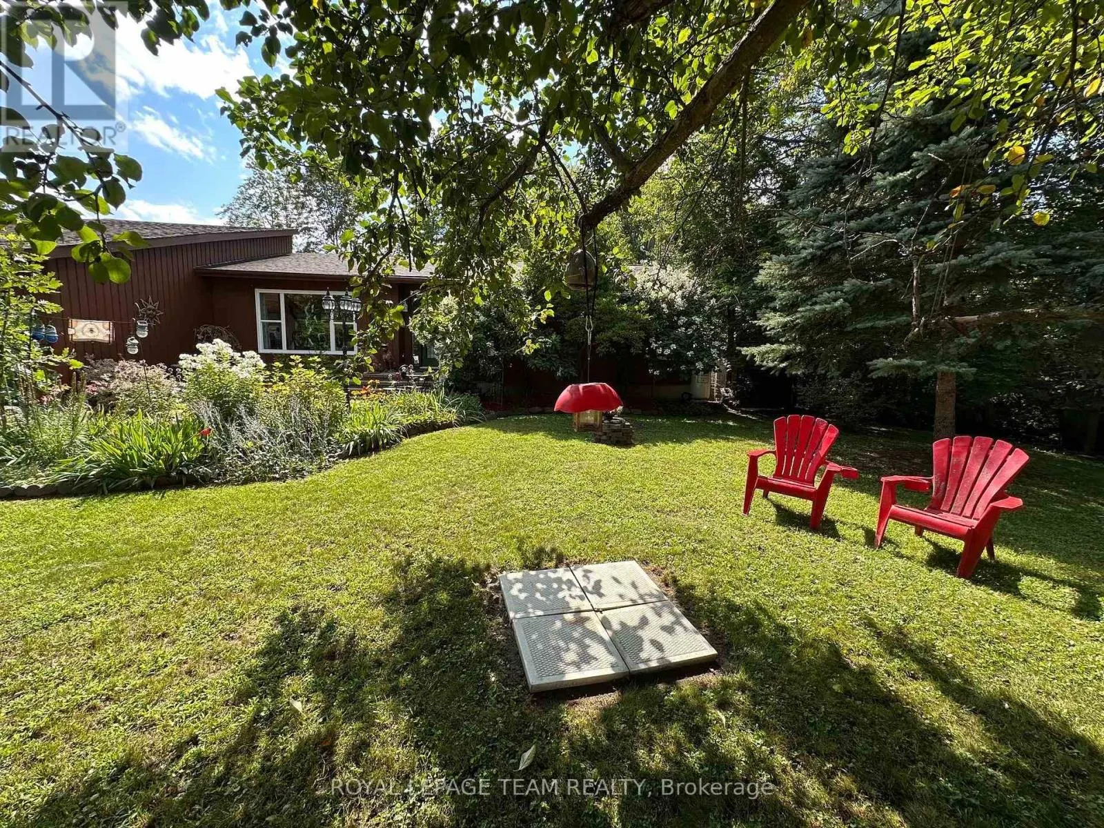 1663 CHRISTINA CRESCENT