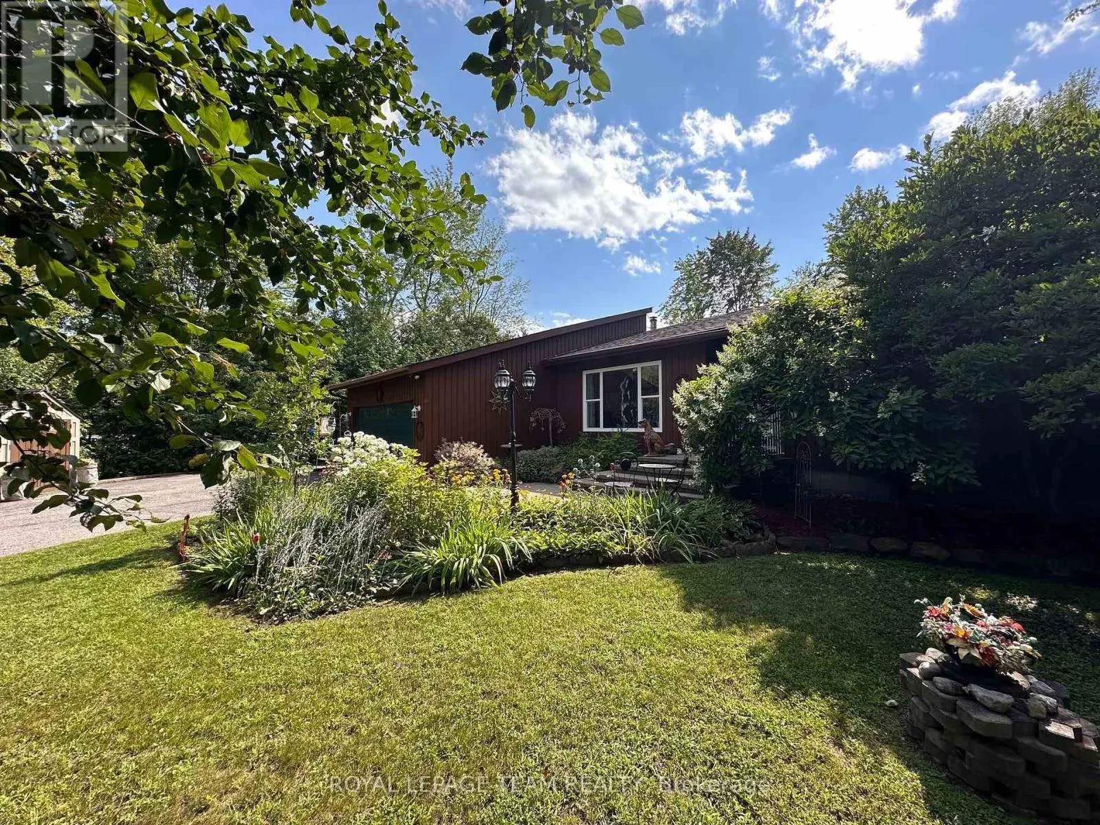 1663 CHRISTINA CRESCENT