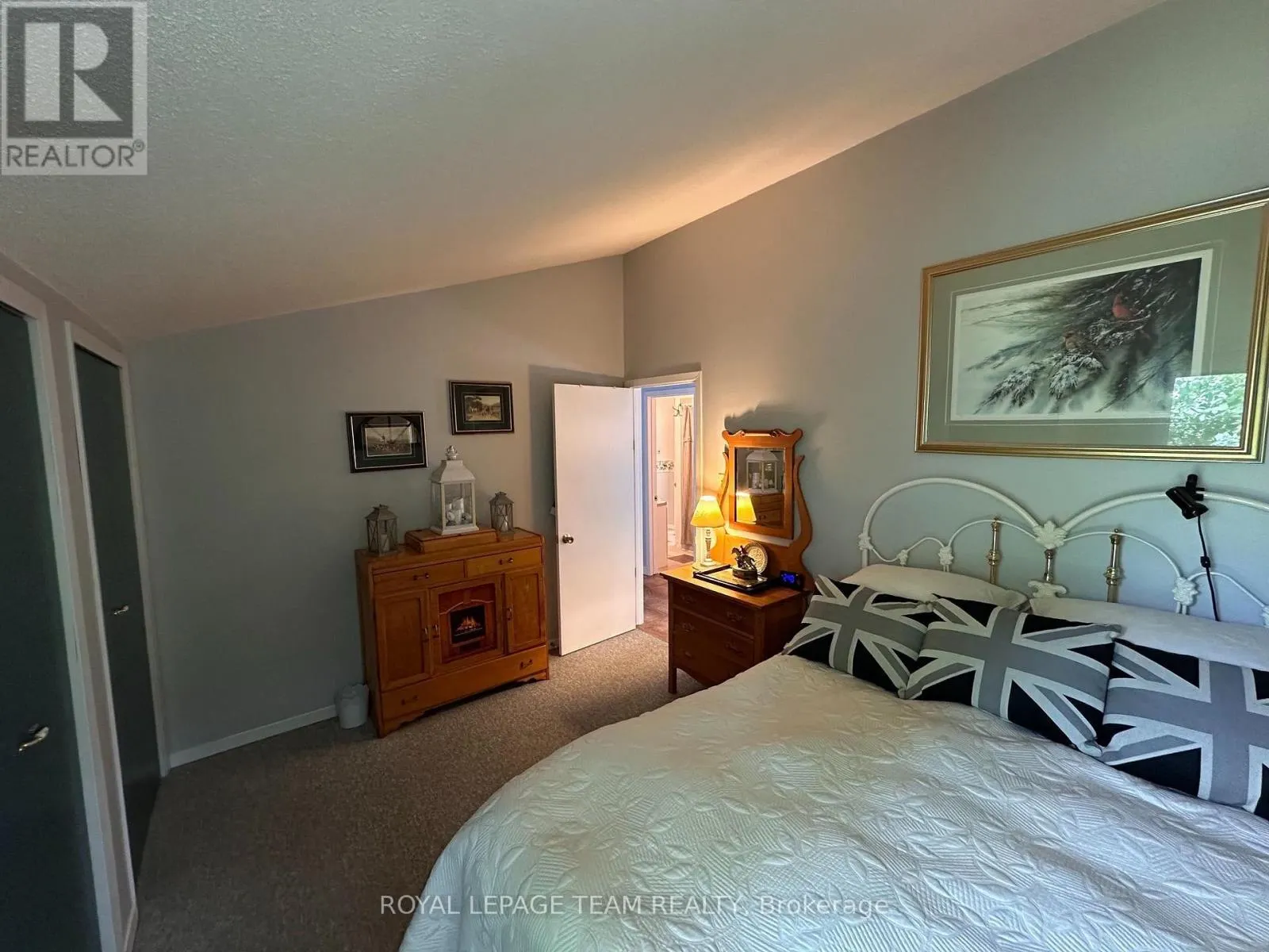 1663 CHRISTINA CRESCENT