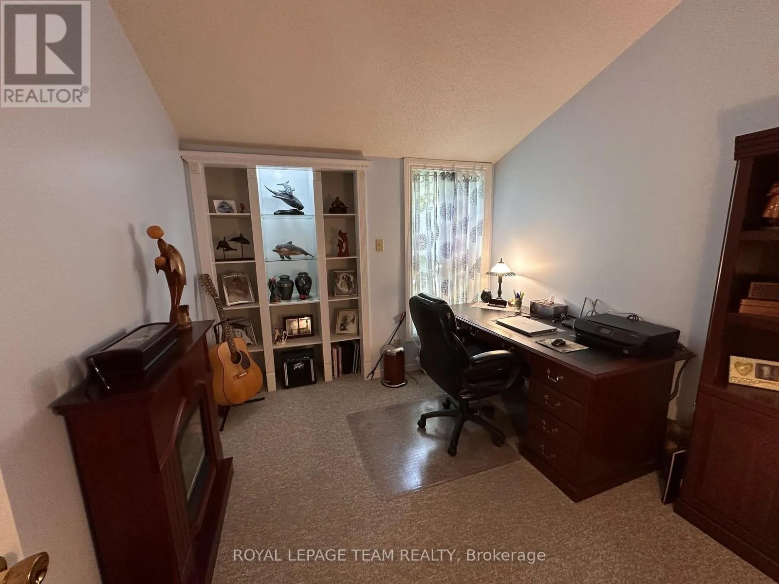 1663 CHRISTINA CRESCENT
