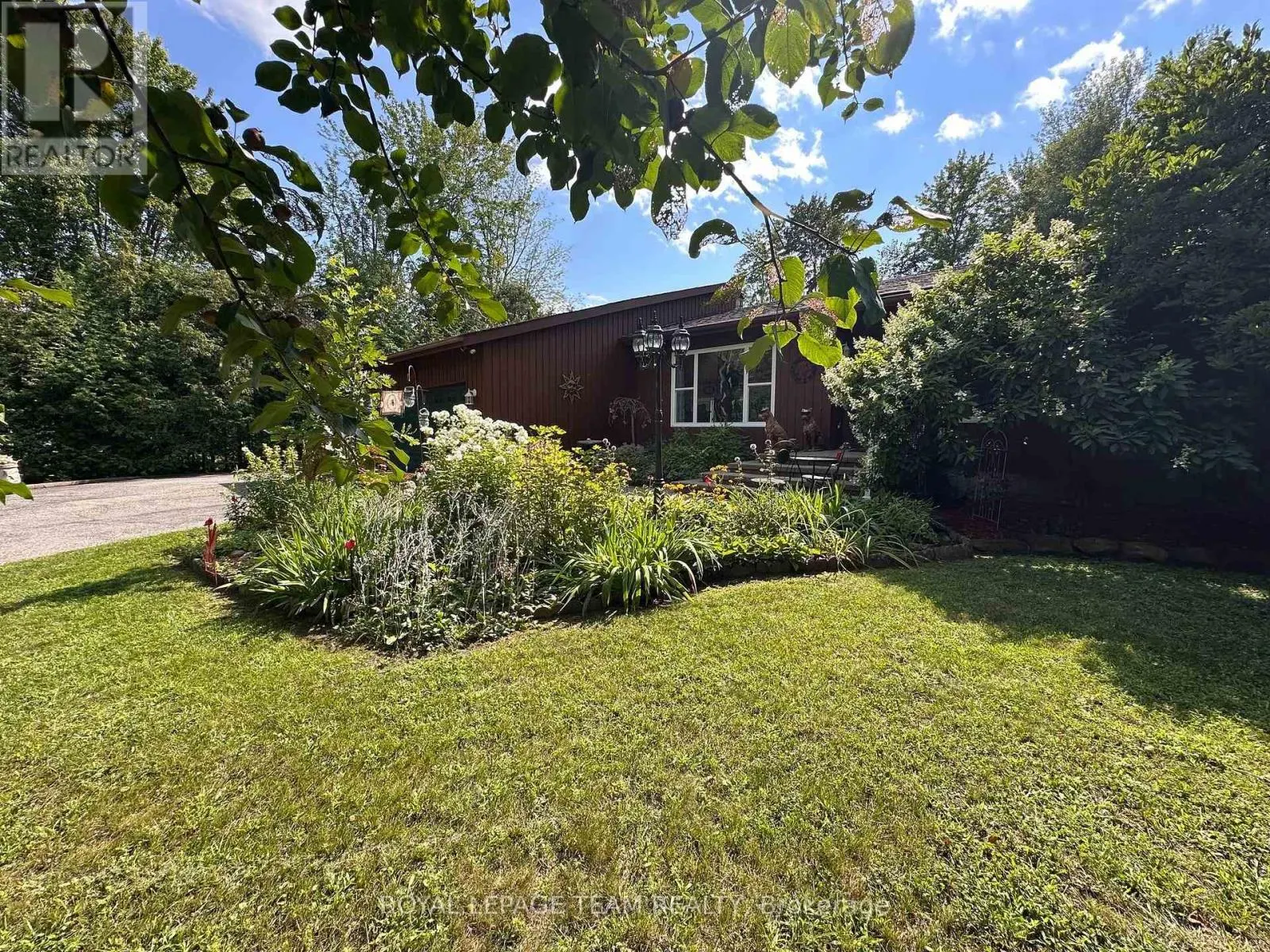 1663 CHRISTINA CRESCENT