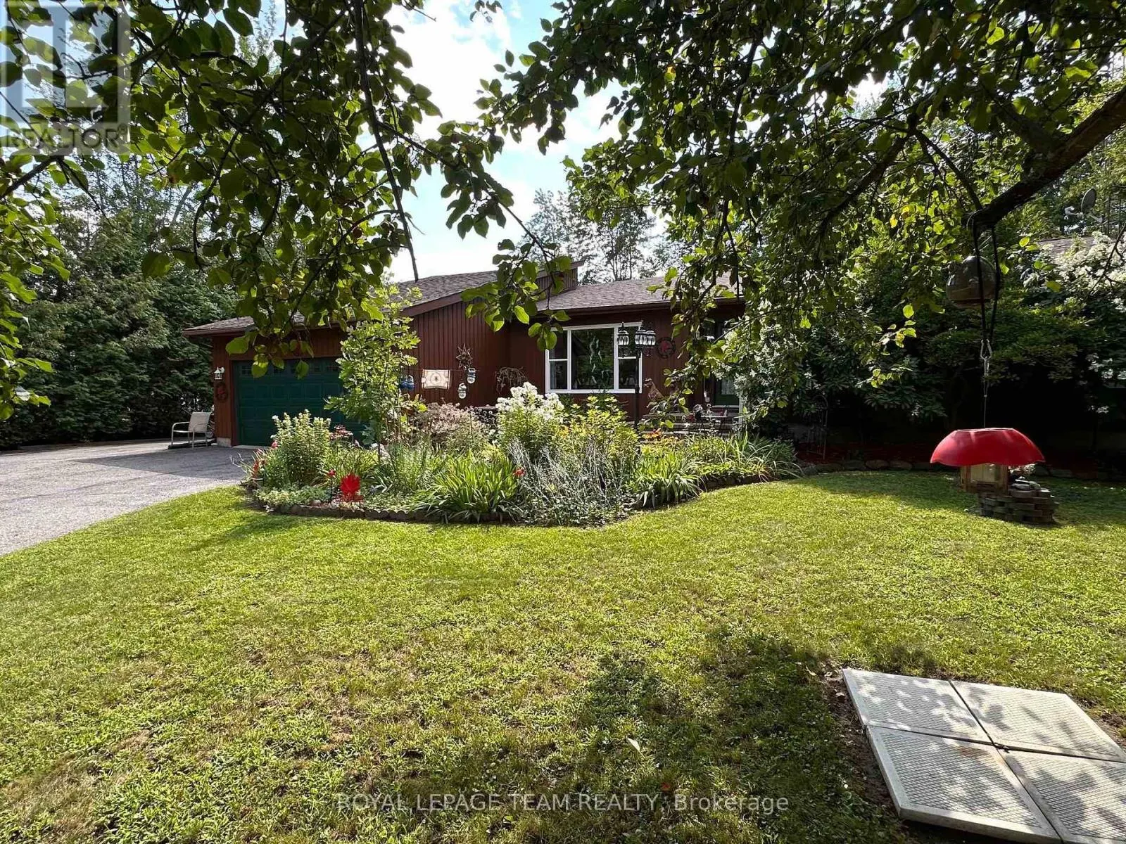 1663 CHRISTINA CRESCENT