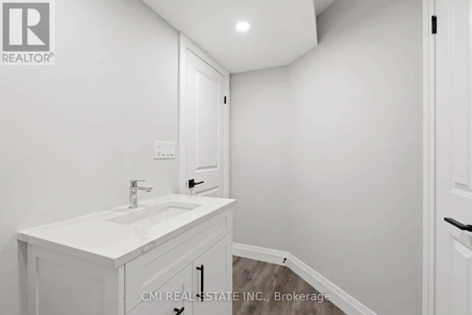 10B - 93 EAGLE STREET