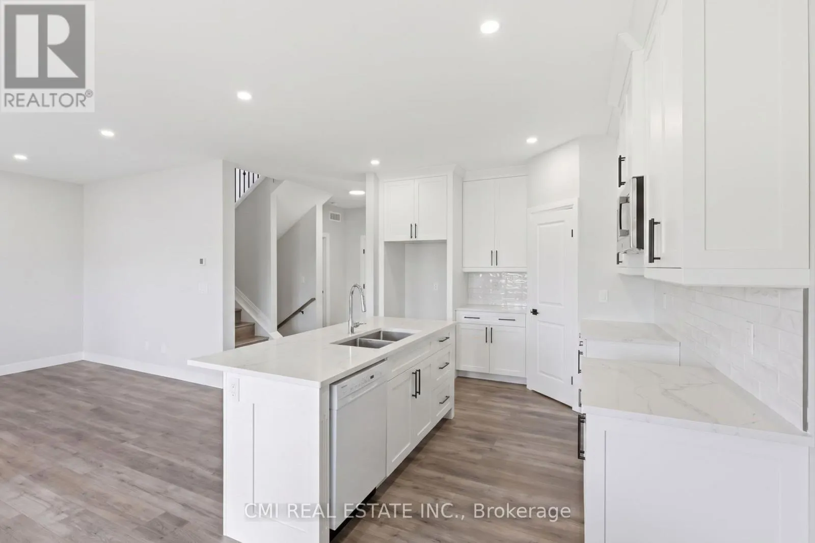 10B - 93 EAGLE STREET