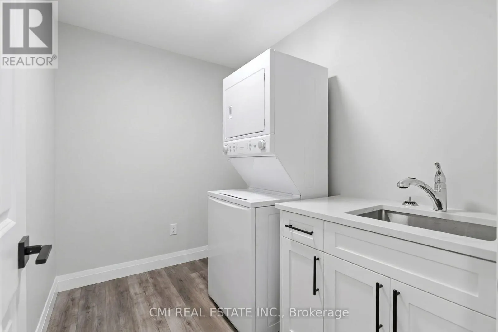 10B - 93 EAGLE STREET