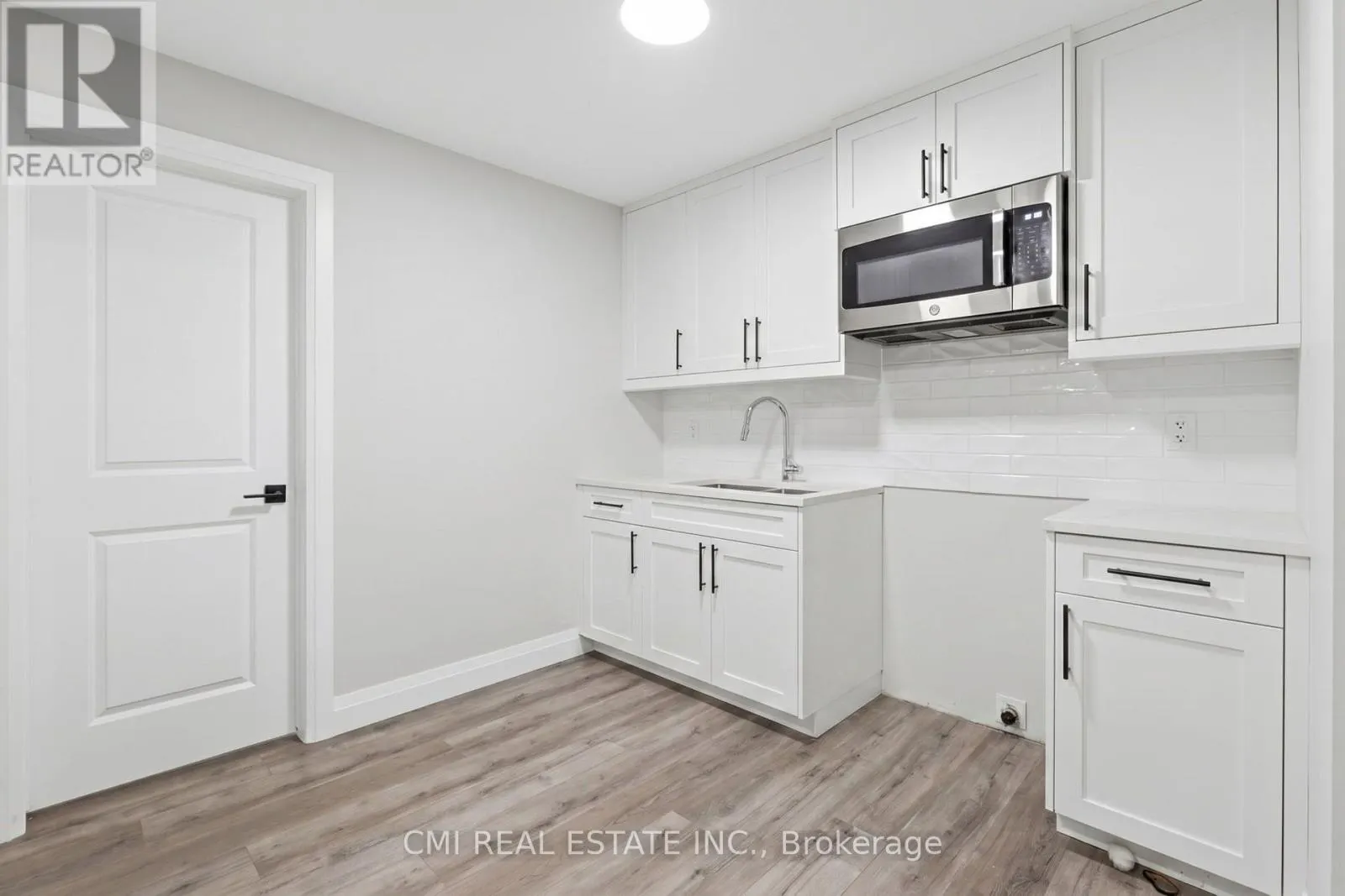 10B - 93 EAGLE STREET