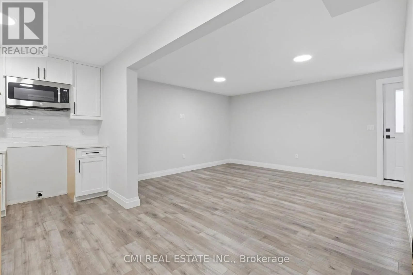 10B - 93 EAGLE STREET