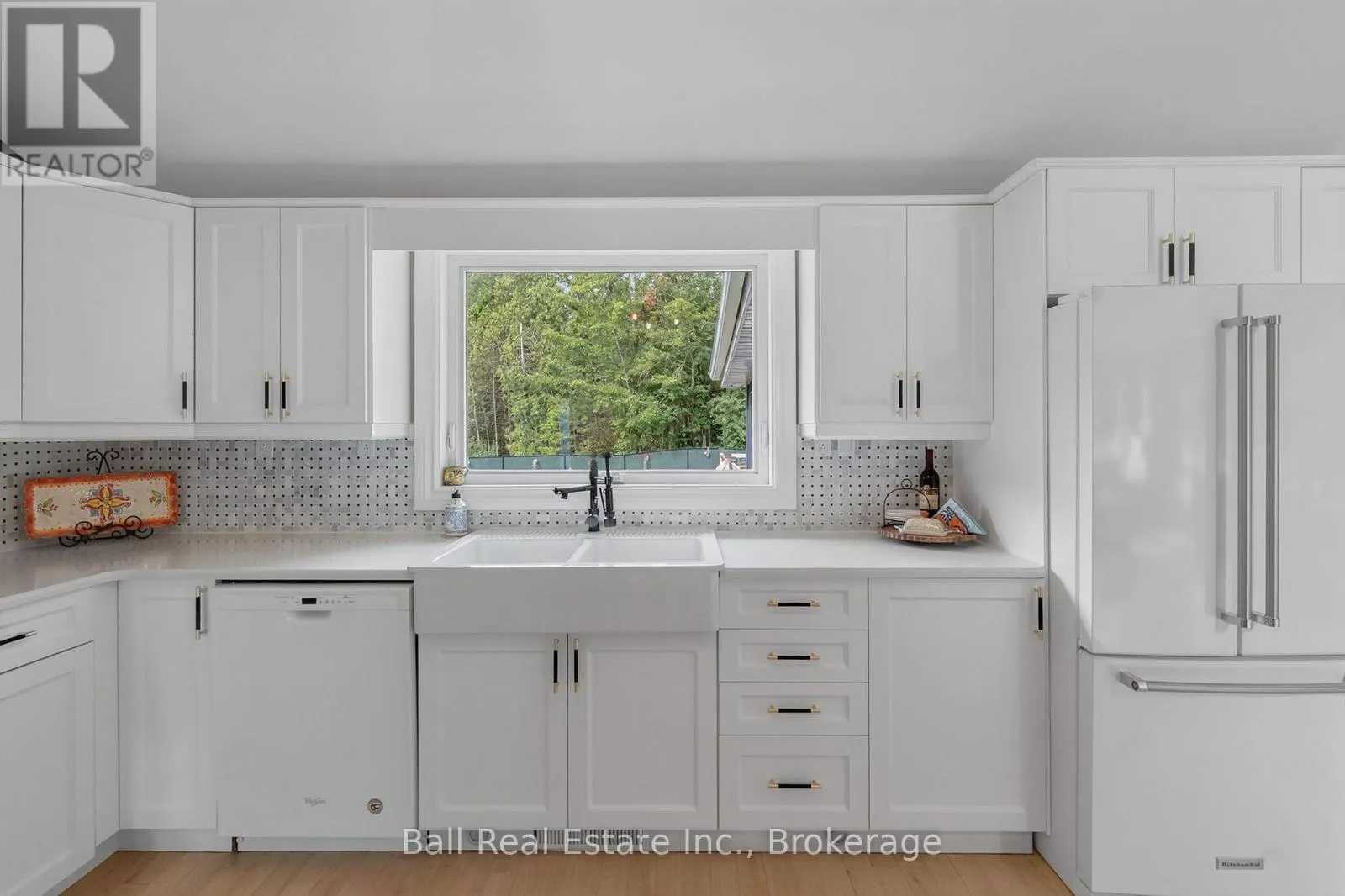118 ECHO BAY ROAD E
