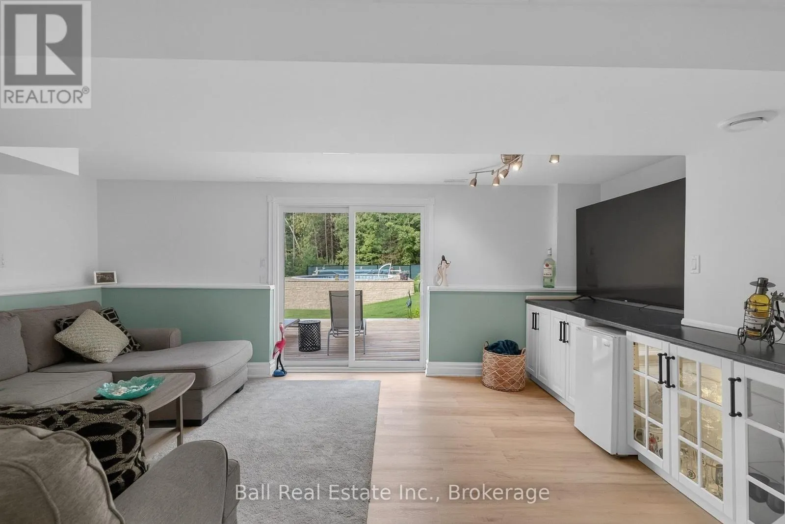 118 ECHO BAY ROAD E