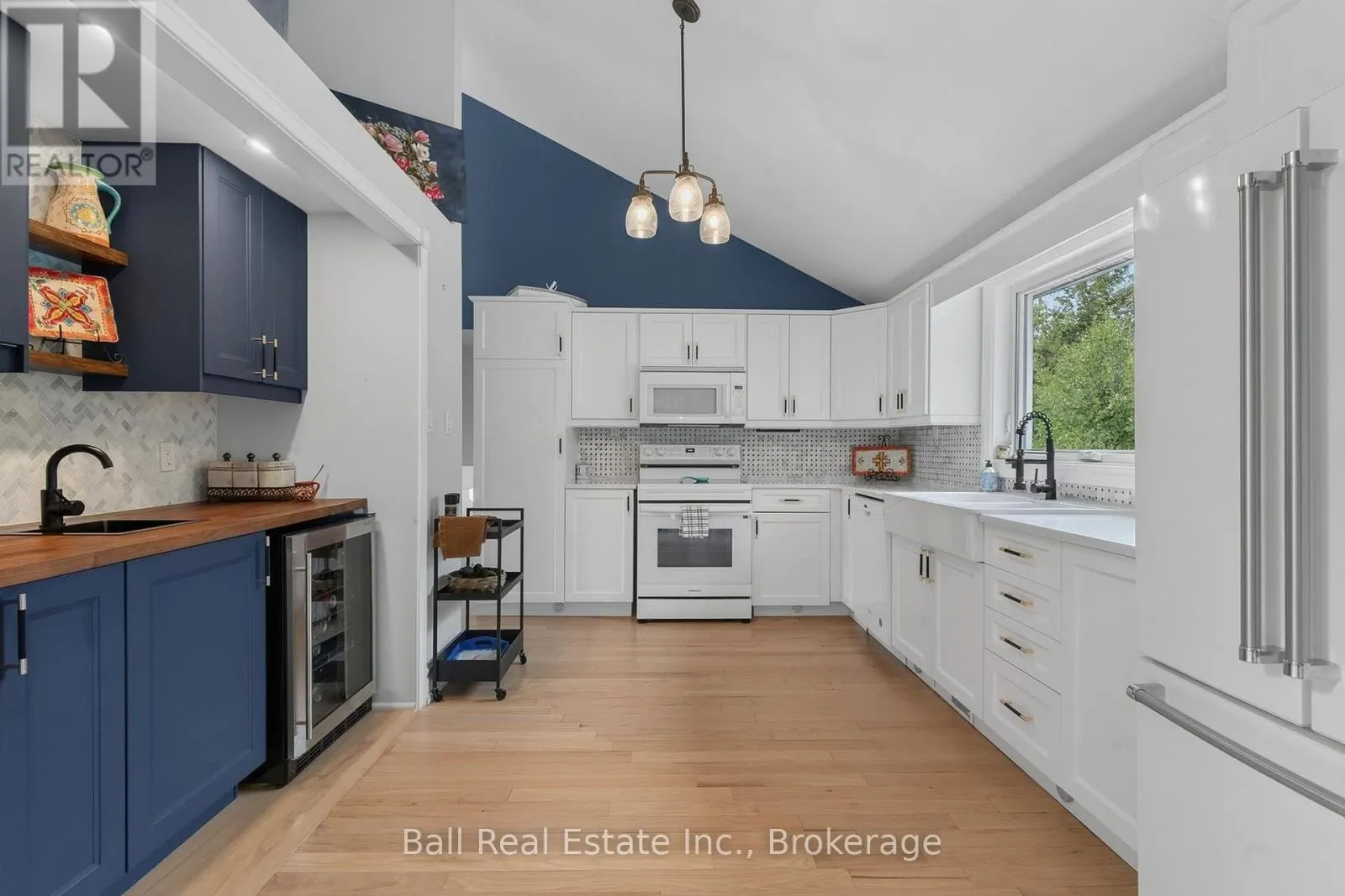 118 ECHO BAY ROAD E
