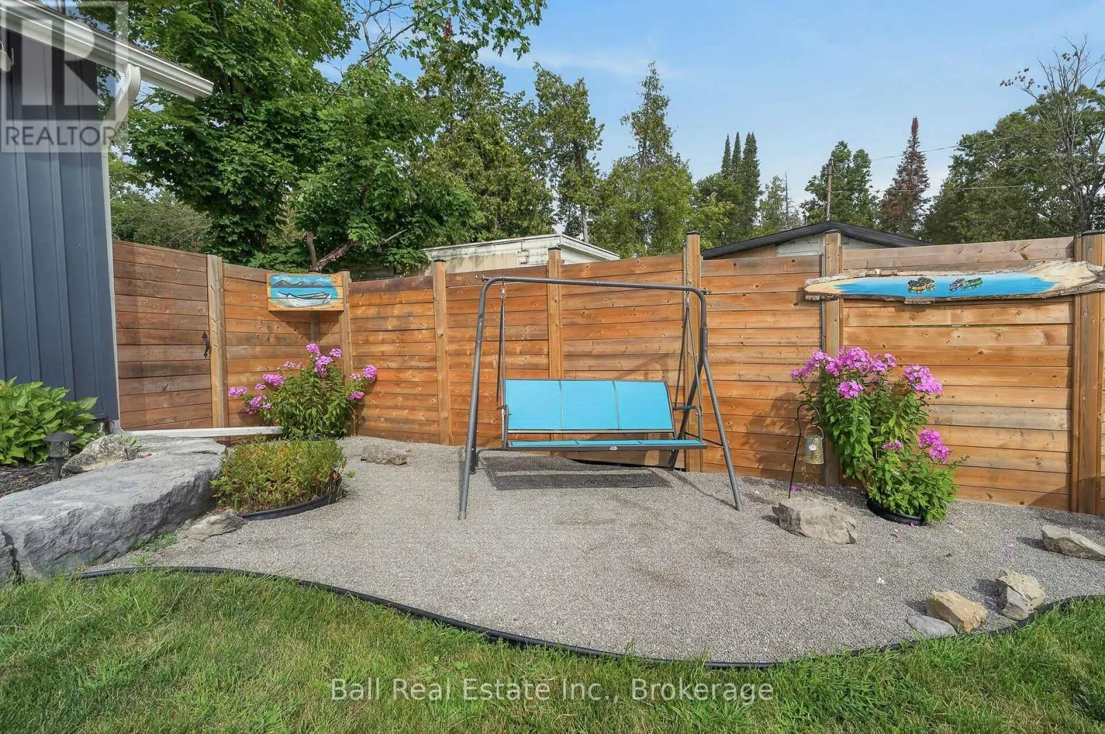118 ECHO BAY ROAD E