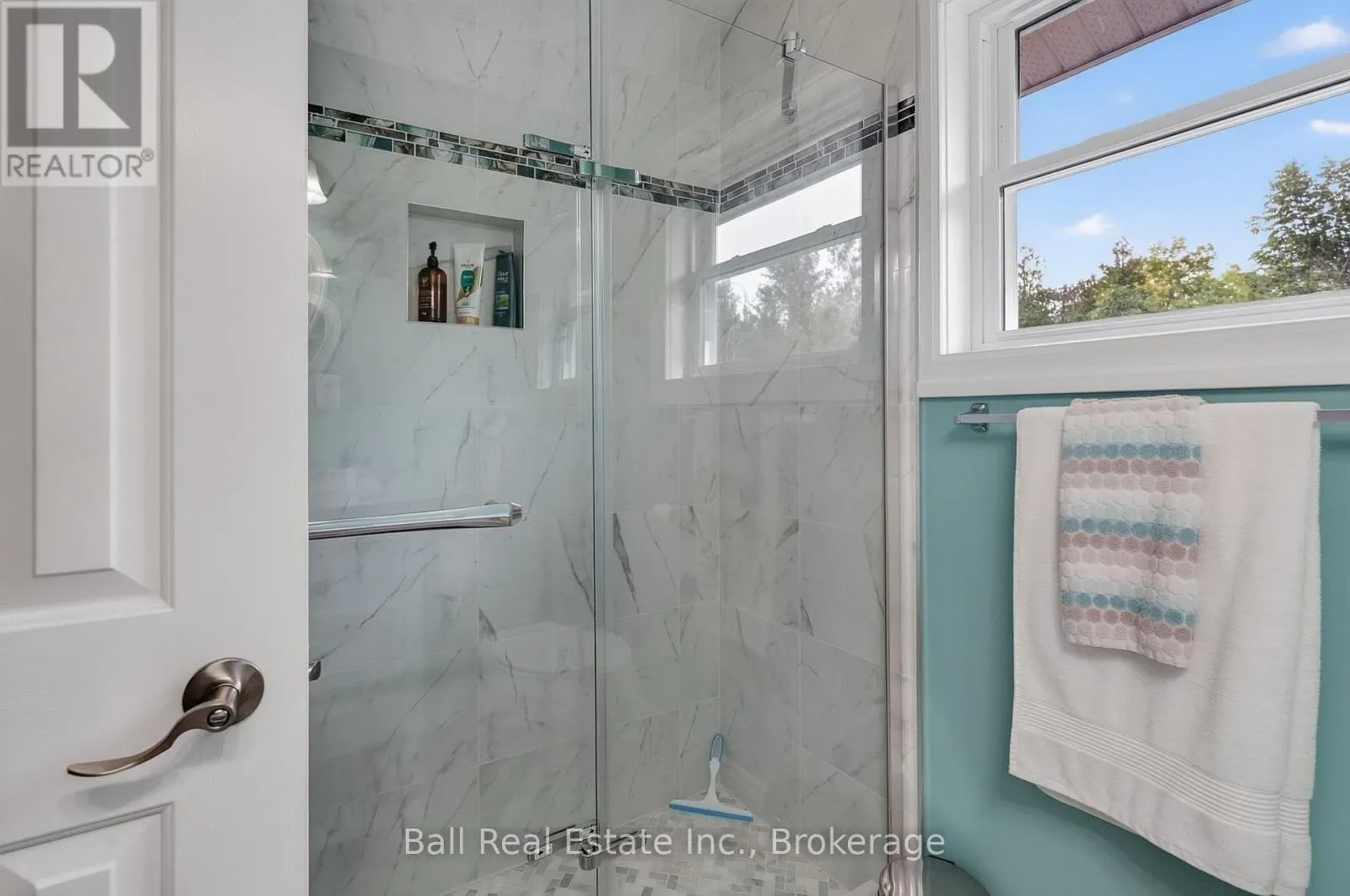 118 ECHO BAY ROAD E