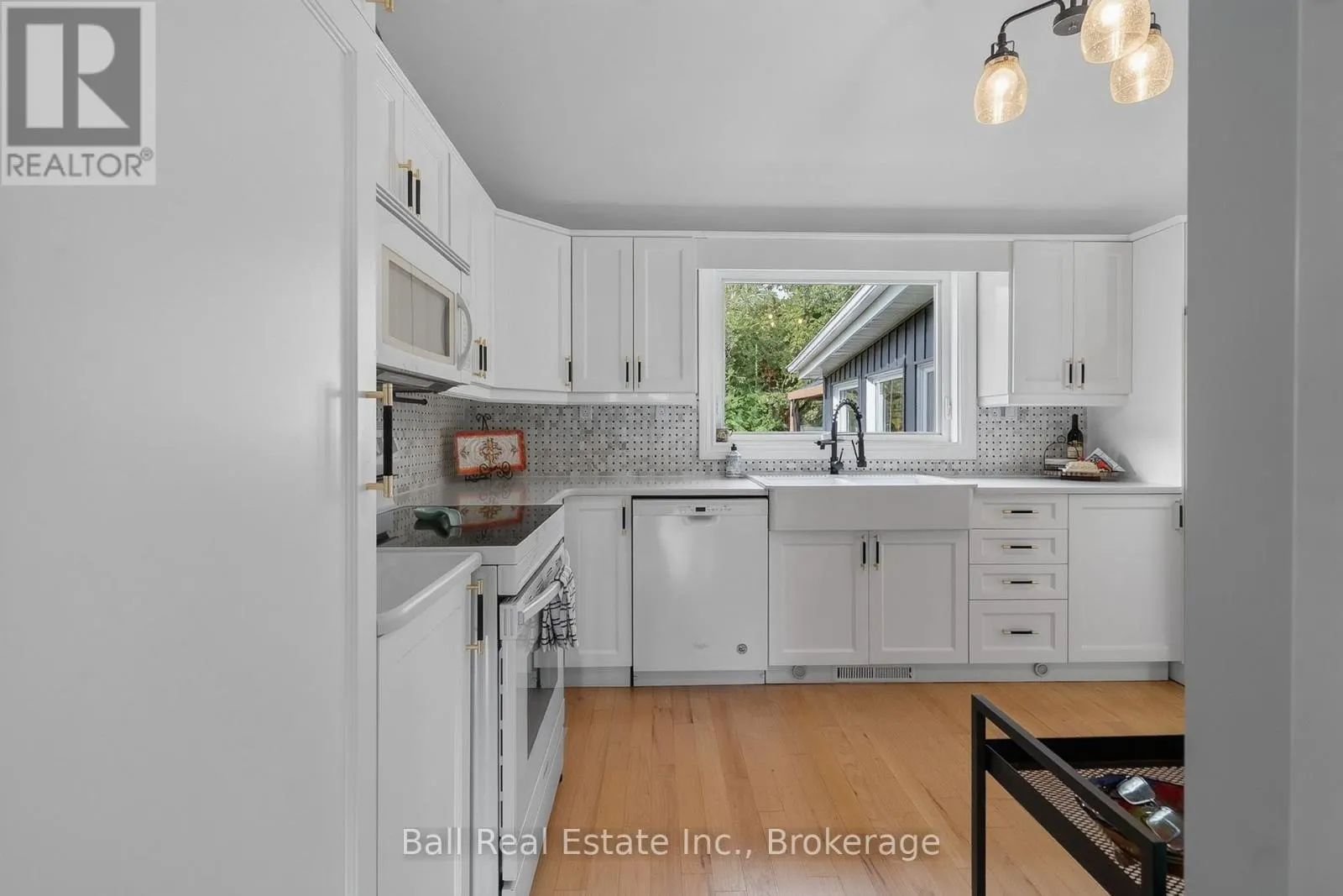 118 ECHO BAY ROAD E