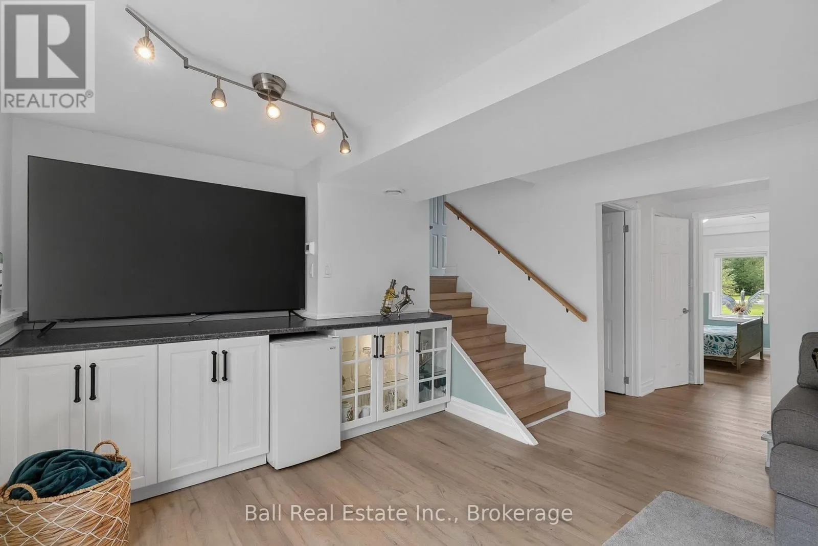 118 ECHO BAY ROAD E