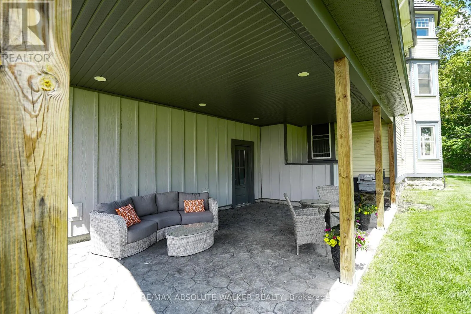 3302 MAIN STREET