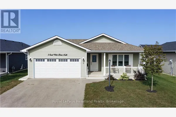 5 SWEETWATER DRIVE N