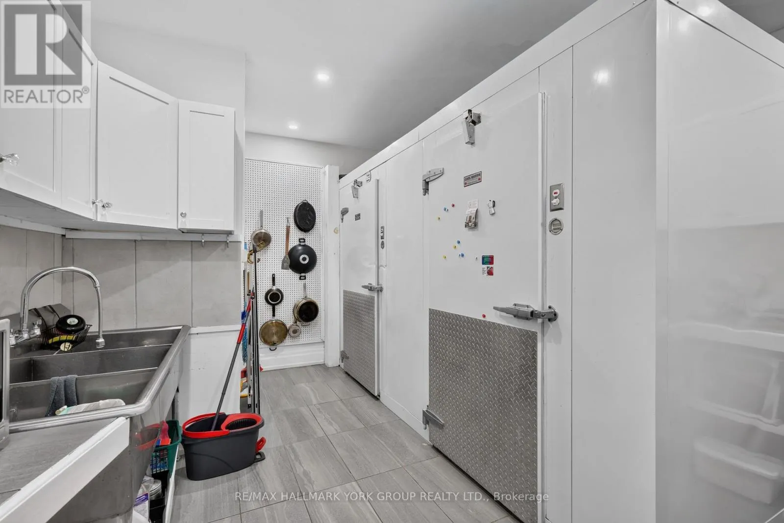 2285 SOUTHWOOD ROAD