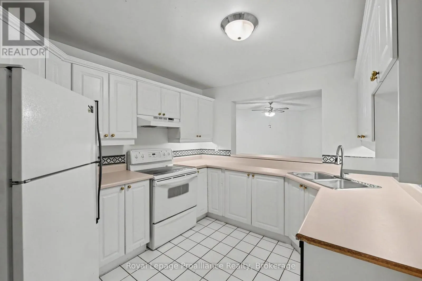 201 - 245 ELGIN STREET W #201