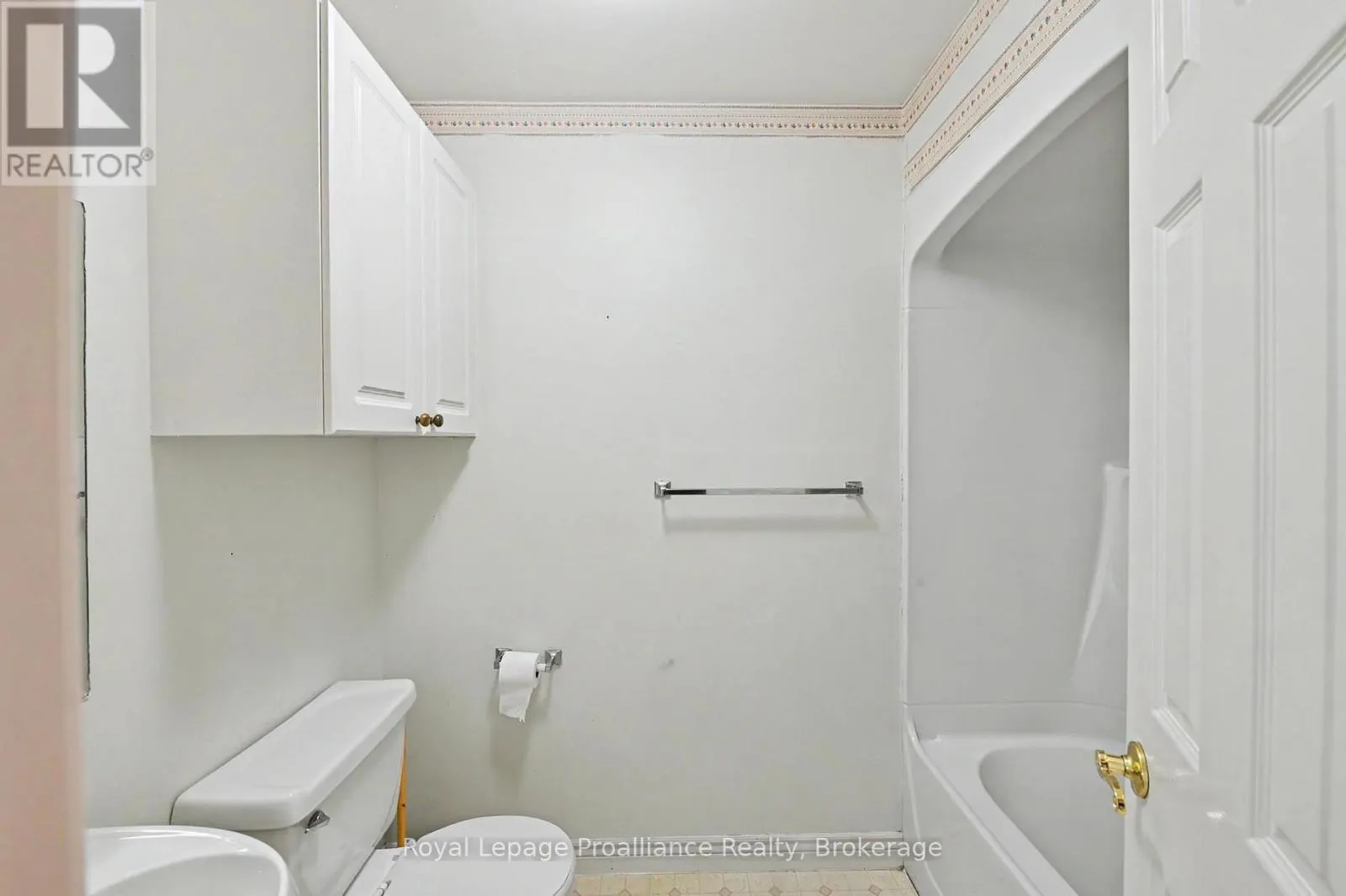 201 - 245 ELGIN STREET W #201