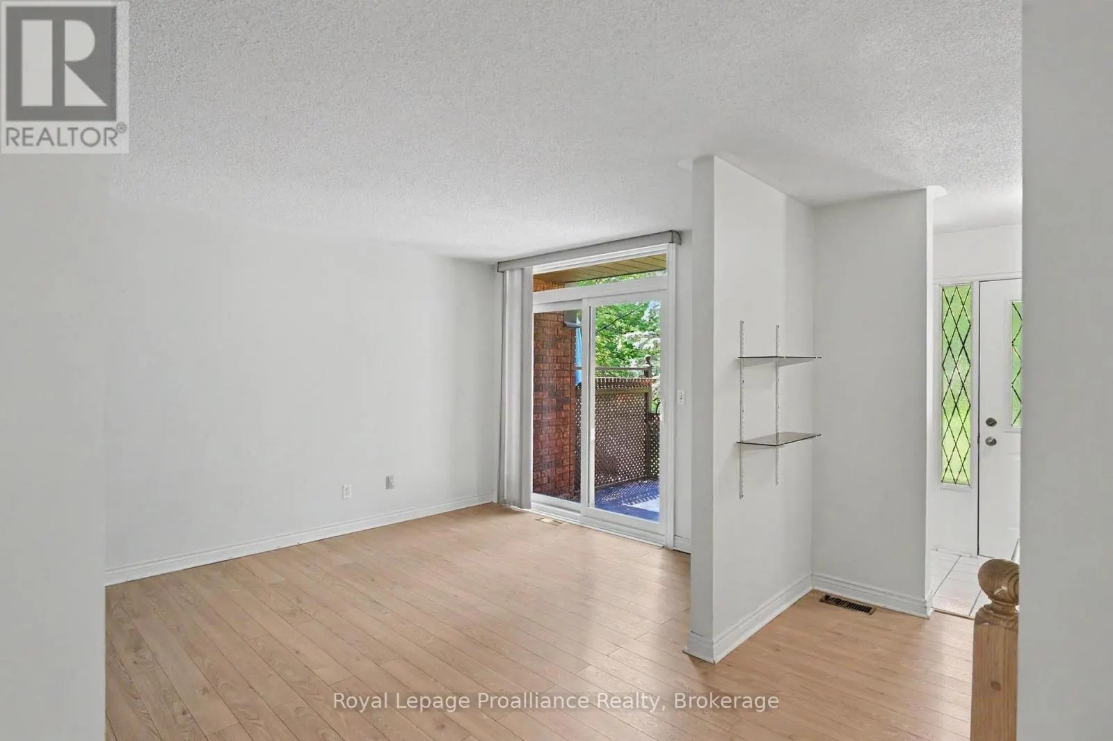 201 - 245 ELGIN STREET W #201