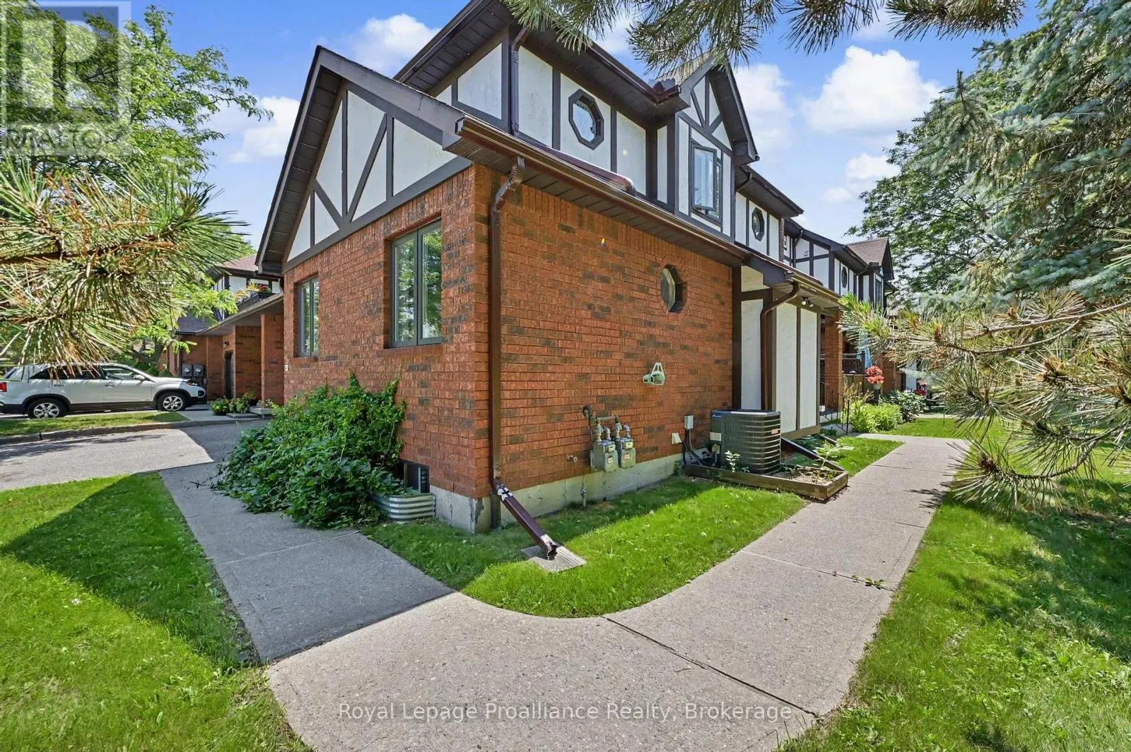 201 - 245 ELGIN STREET W #201