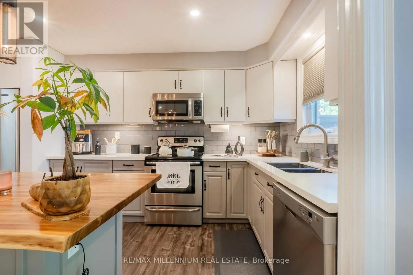 11 - 230 MEADOWBROOK DRIVE