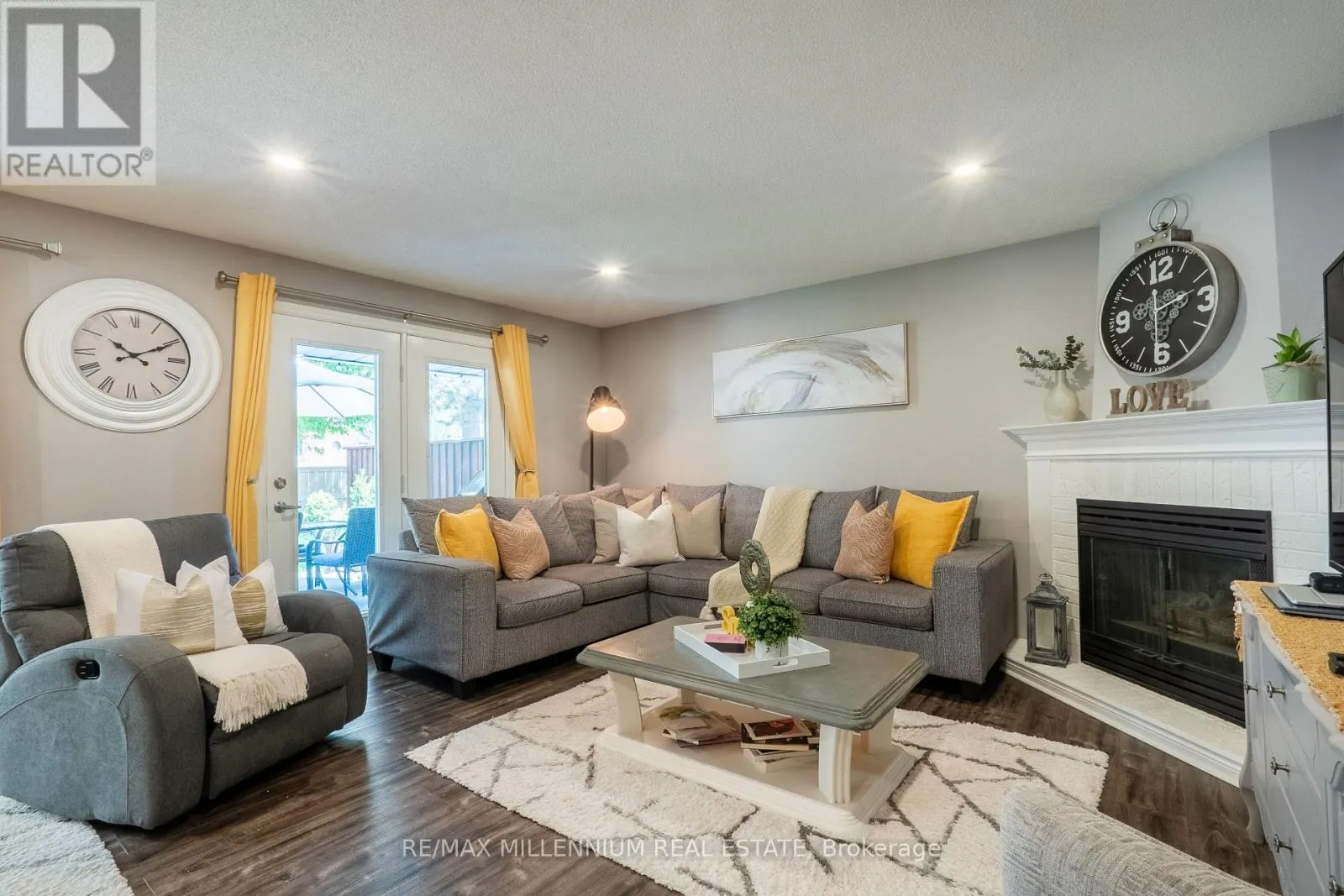 11 - 230 MEADOWBROOK DRIVE