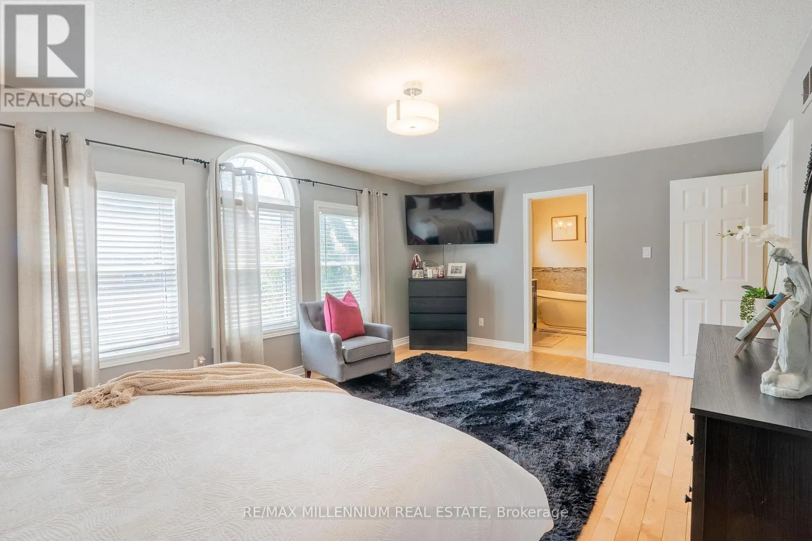 11 - 230 MEADOWBROOK DRIVE