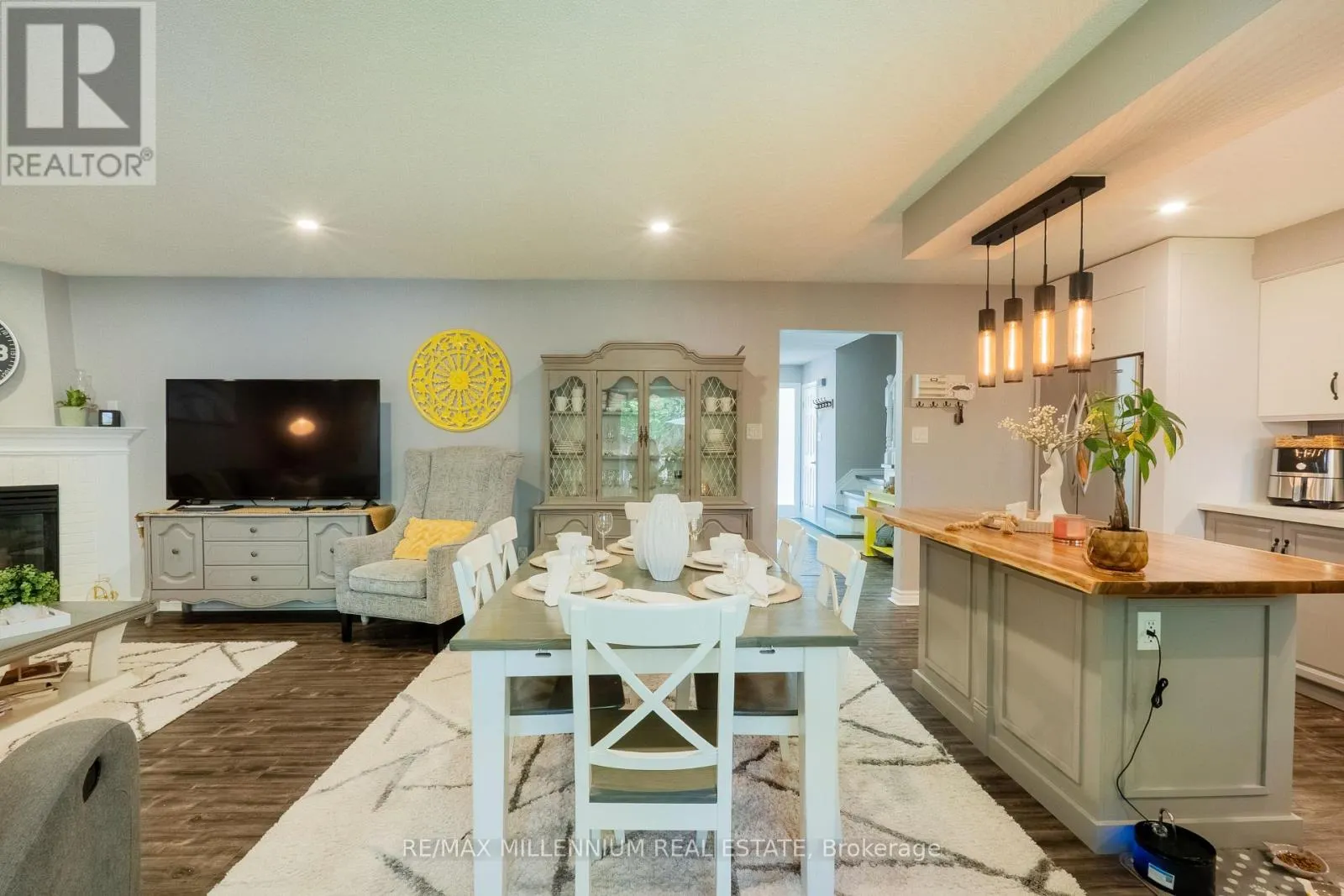 11 - 230 MEADOWBROOK DRIVE