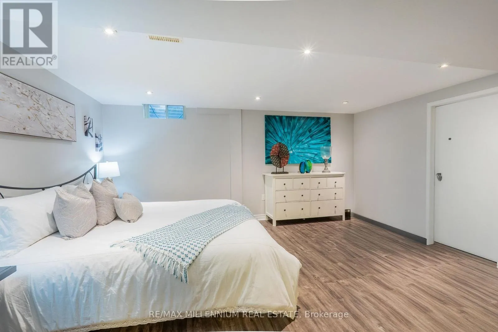 11 - 230 MEADOWBROOK DRIVE