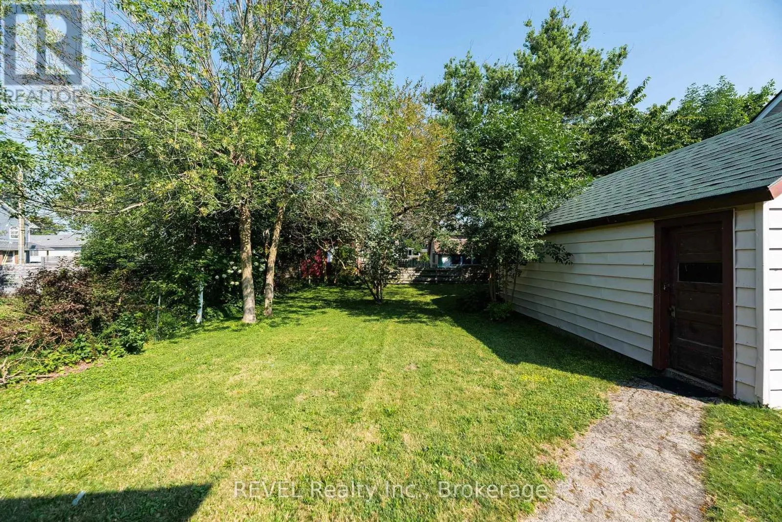 692 LAKESHORE ROAD
