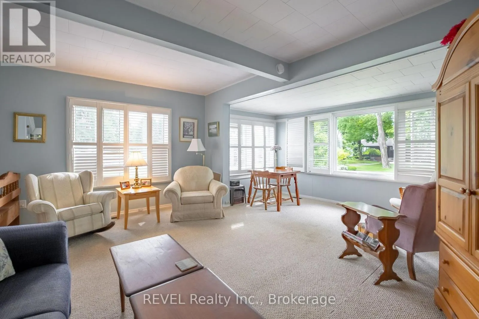 692 LAKESHORE ROAD
